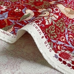 moda fabrics(モダ・ファブリックス)William Morris ウィリアムモリス オックス生地<br>＜Strawberry Thief＞(ストロベリースィーフ)いちご泥棒＜DAMASK RED(ダマスクレッド)＞8176-47T
